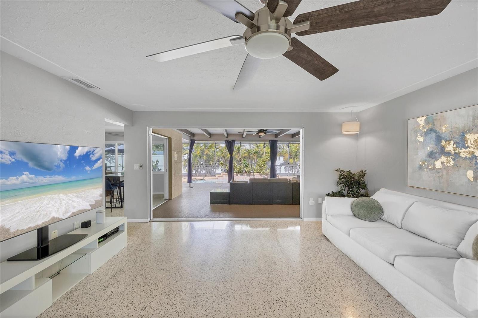 SOUTH GATE - Residential