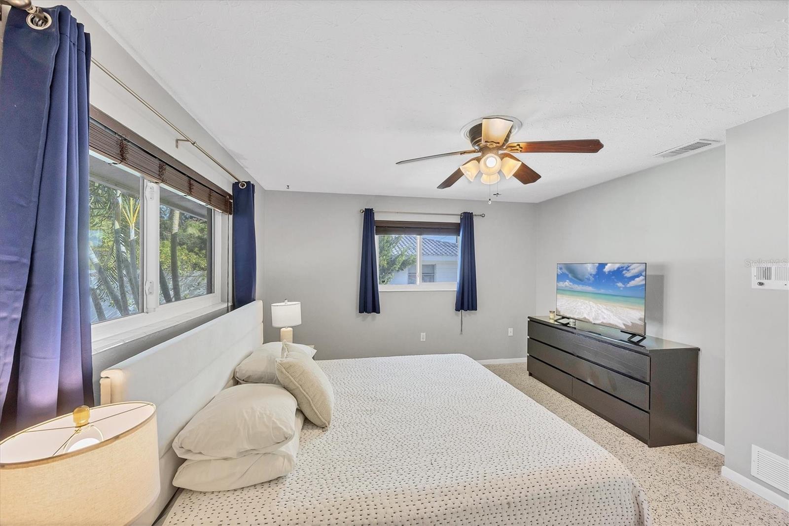 SOUTH GATE - Residential