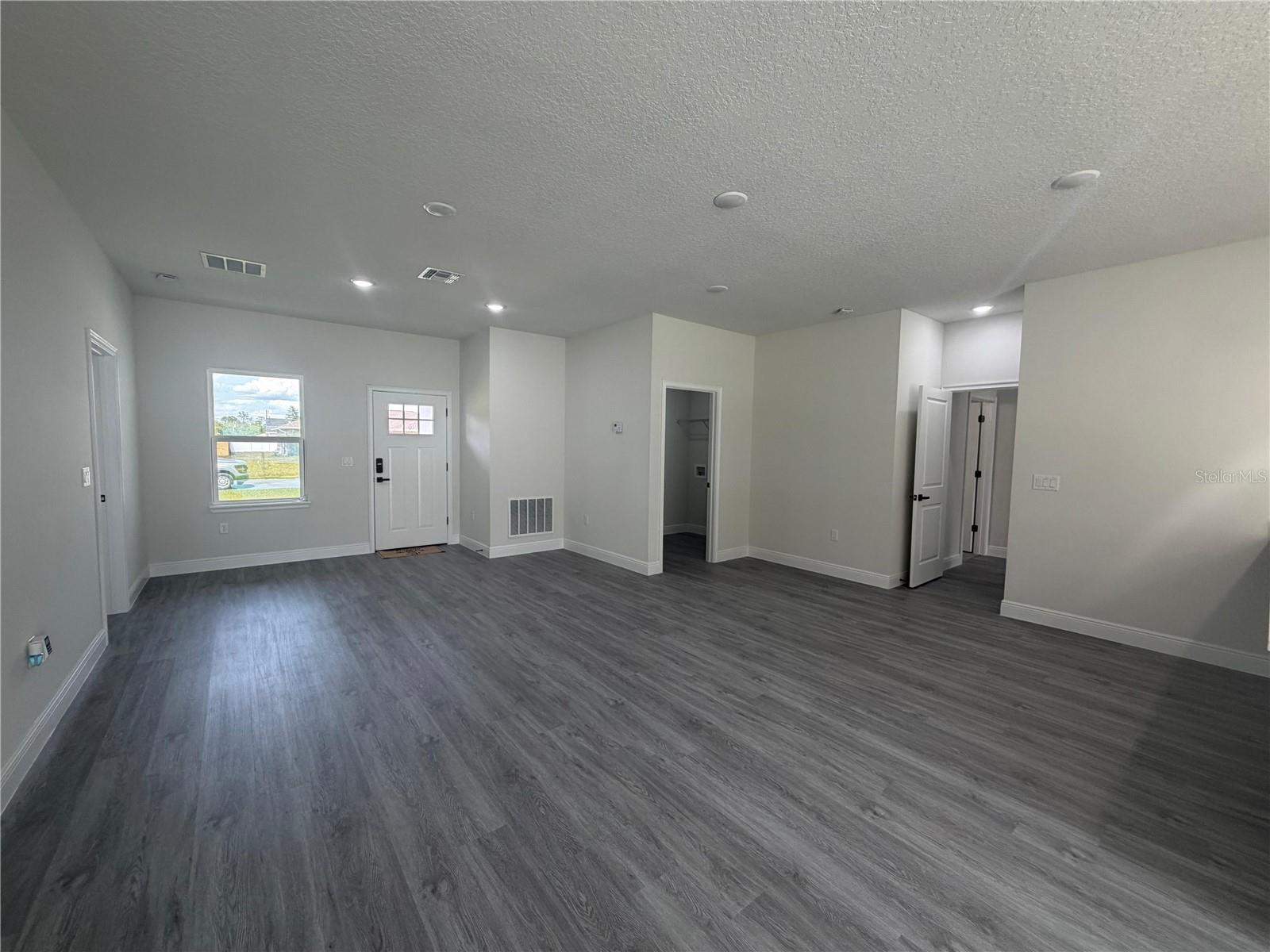 MARION OAKS 03 - Residential Lease