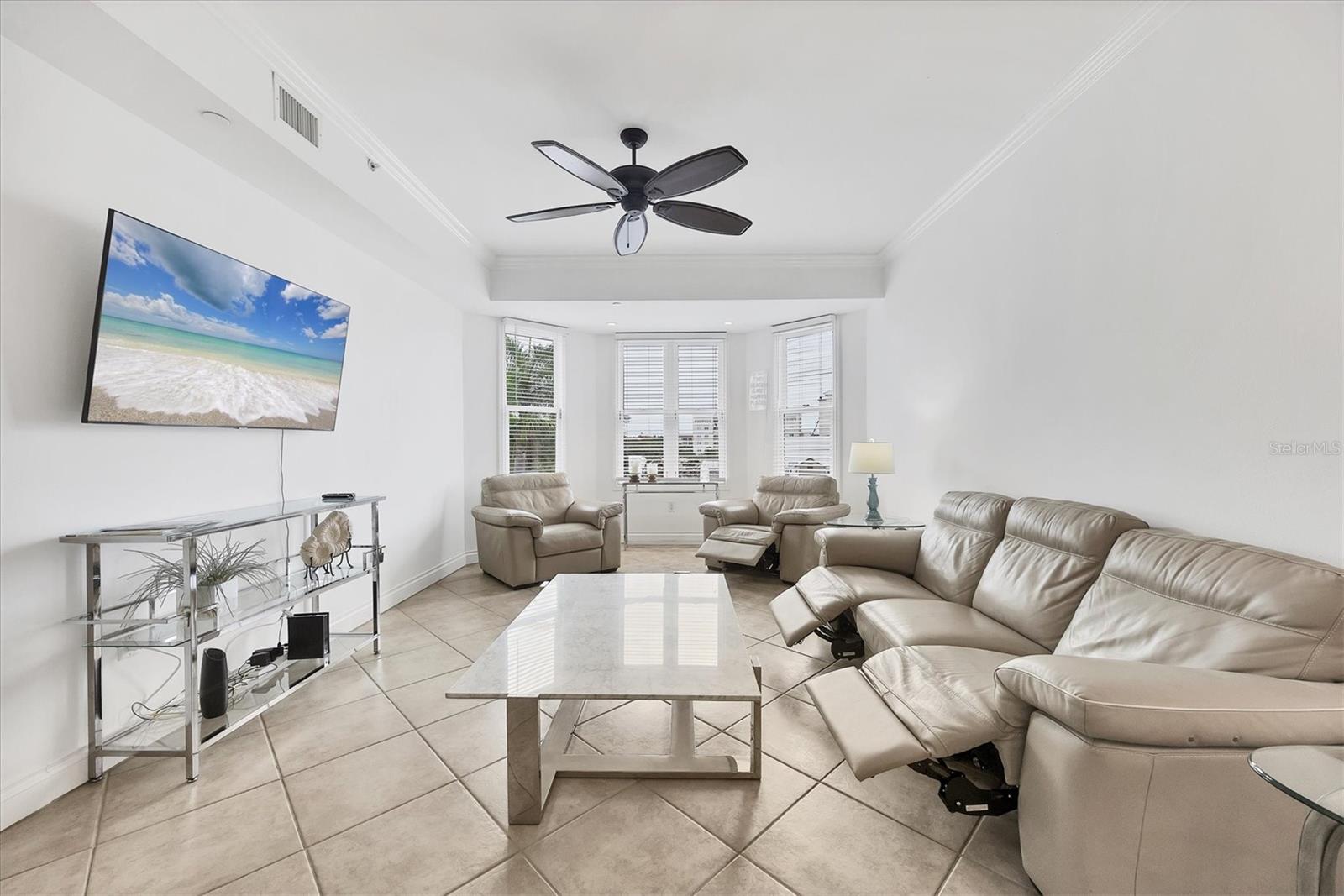 8111 LAKEWOOD MAIN STREET 304