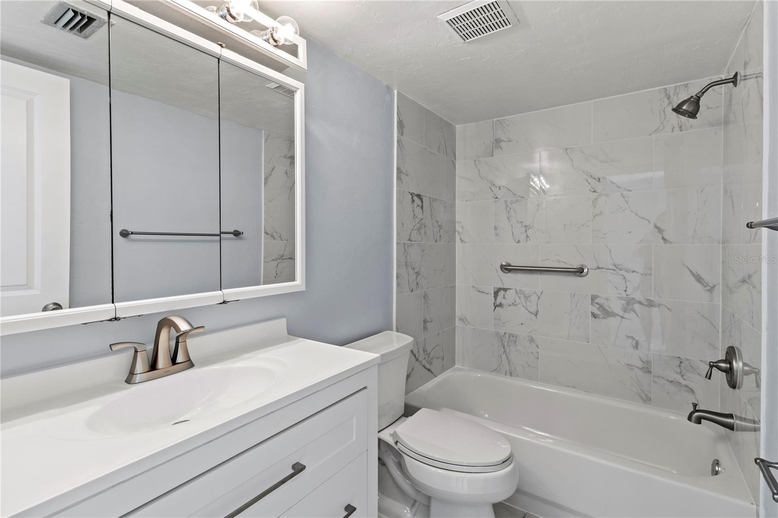 RUNAWAY BAY - Residential