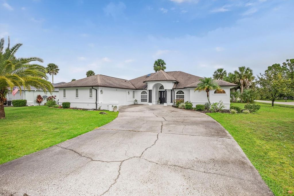Photo of 2 Bird Haven Place, Palm Coast, FL 32137 (MLS # FC313239)