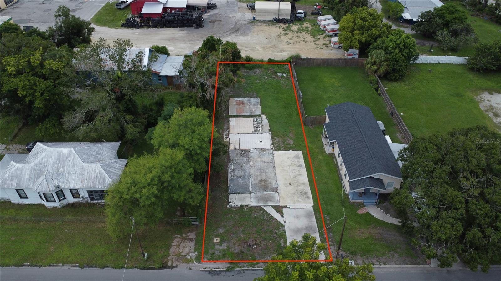Opportunity awaits with this 0.16± acre vacant residential lot located within the city limits of Arcadia! A home previously sat on this property, but has since been removed, leaving a clean slate for your new build. With city utilities nearby and convenient access to shopping, dining, and schools, this lot is ready for your vision—whether you’re planning your forever home or an investment property.