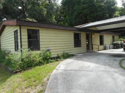 A home in LADY LAKE