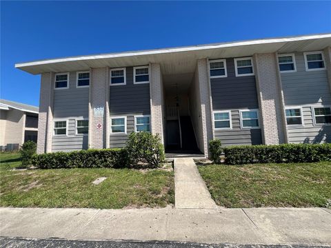 Photo of 851 Sky Lake Circle #D, Orlando, FL 32809 (MLS # O6351498)