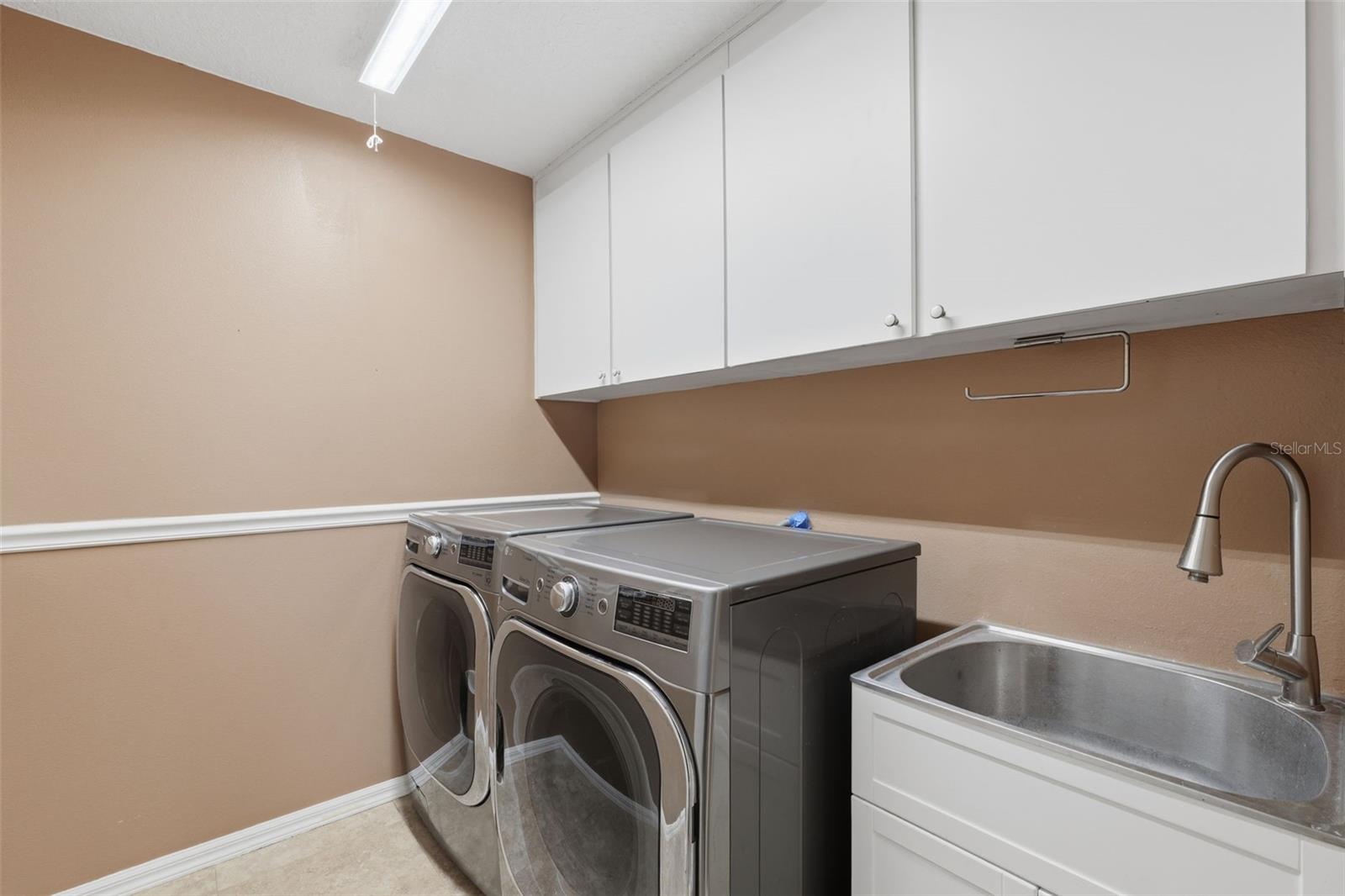 REGENCY OAKS - Residential