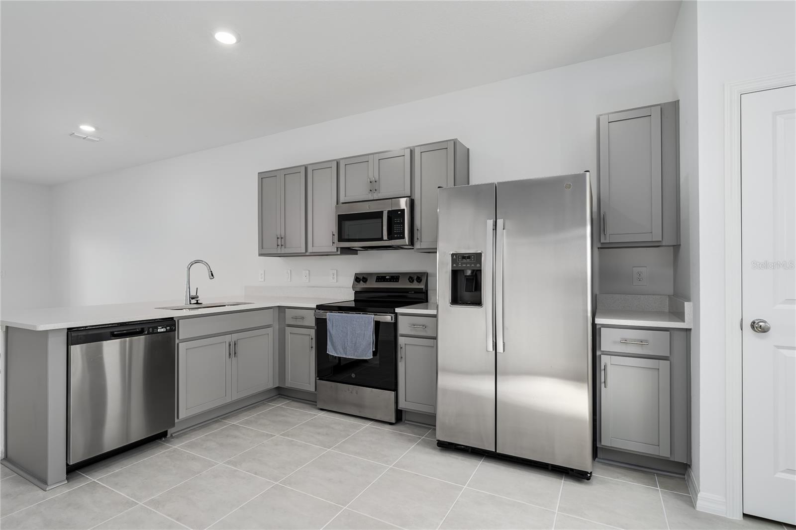 THE TOWNS AT FIRETHORN - Residential Lease