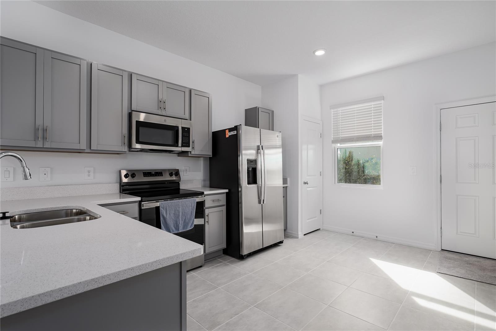 THE TOWNS AT FIRETHORN - Residential Lease