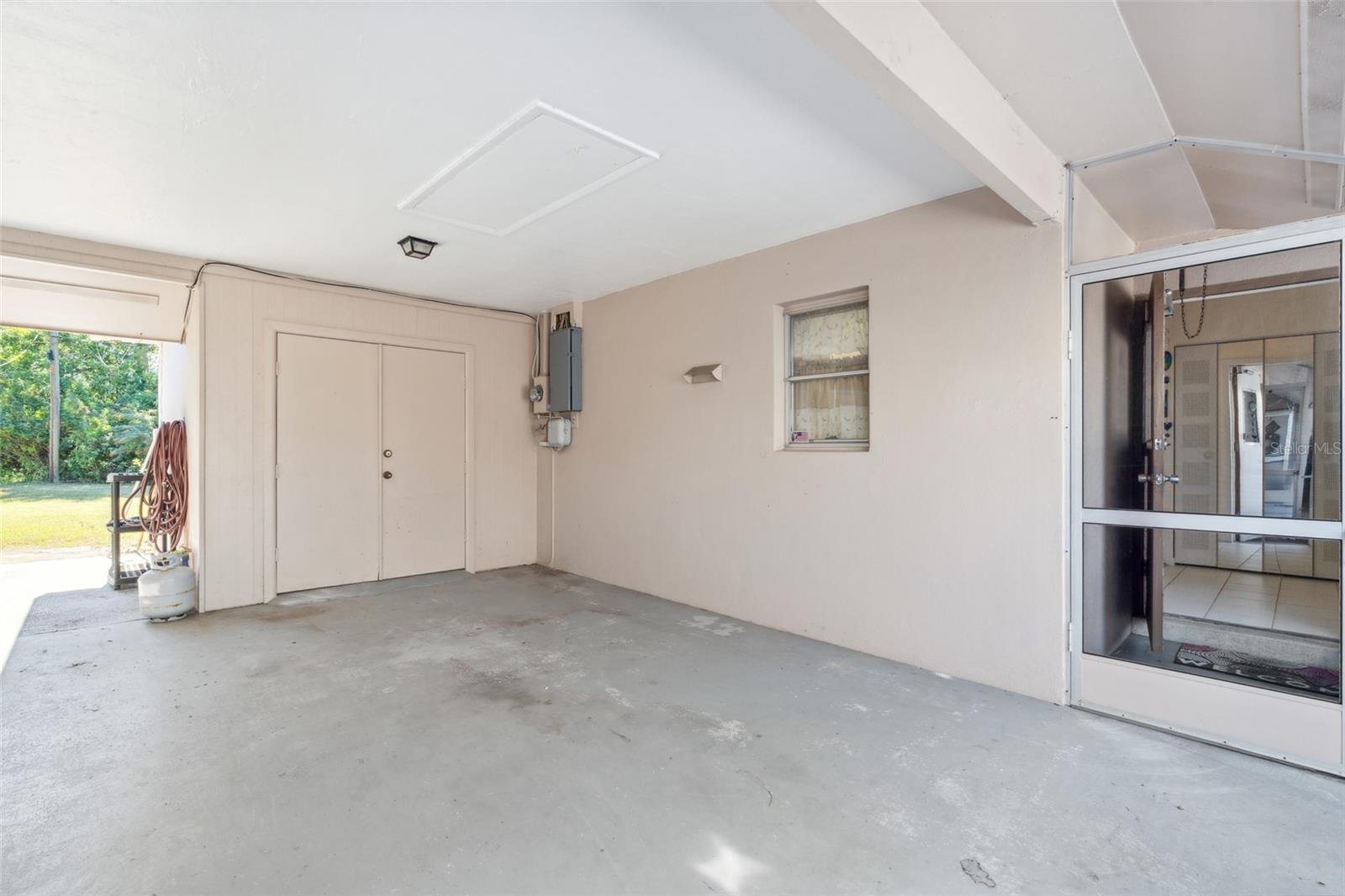 GOLFWOOD CONDO 1 - Residential