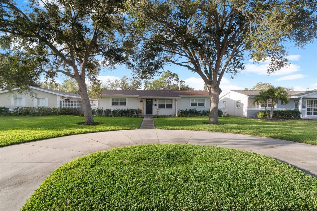 Photo of 782 41st Avenue NE, St Petersburg, FL 33703 (MLS # TB8545356)