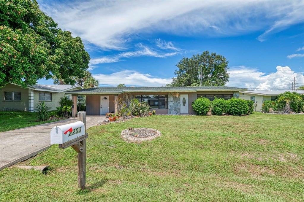 Photo of 2203 La Salle Street, Sarasota, FL 34231 (MLS # N6145634)