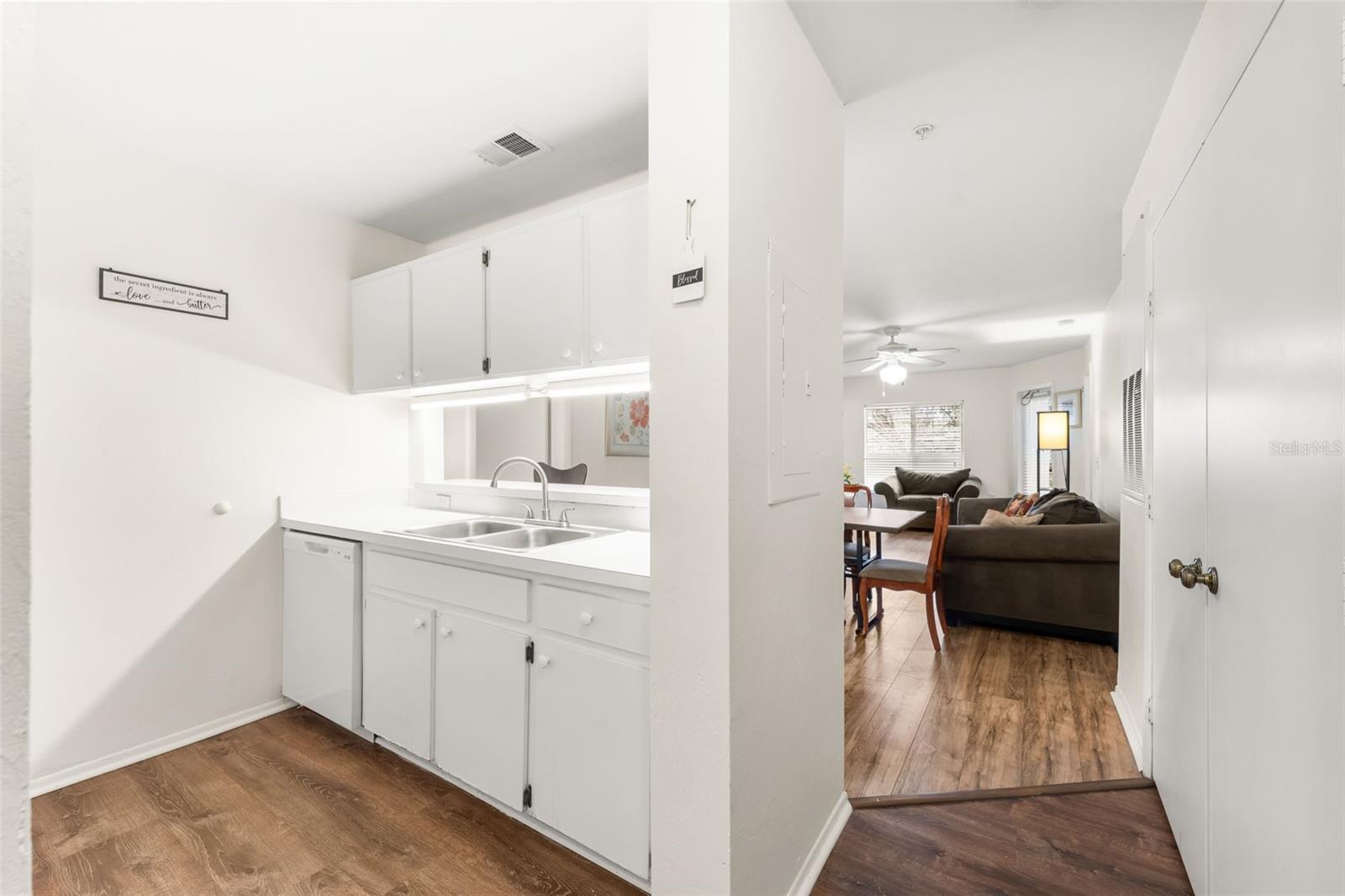 COUNTRYSIDE UNIVERSITY - Residential