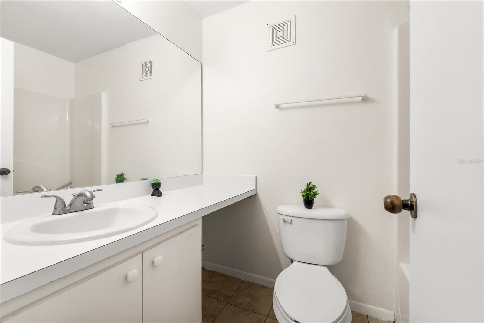 COUNTRYSIDE UNIVERSITY - Residential