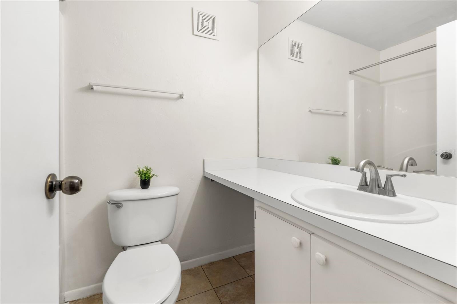 COUNTRYSIDE UNIVERSITY - Residential