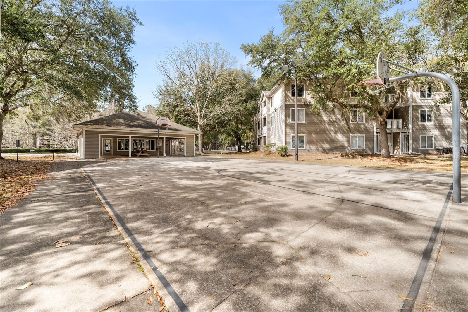 COUNTRYSIDE UNIVERSITY - Residential