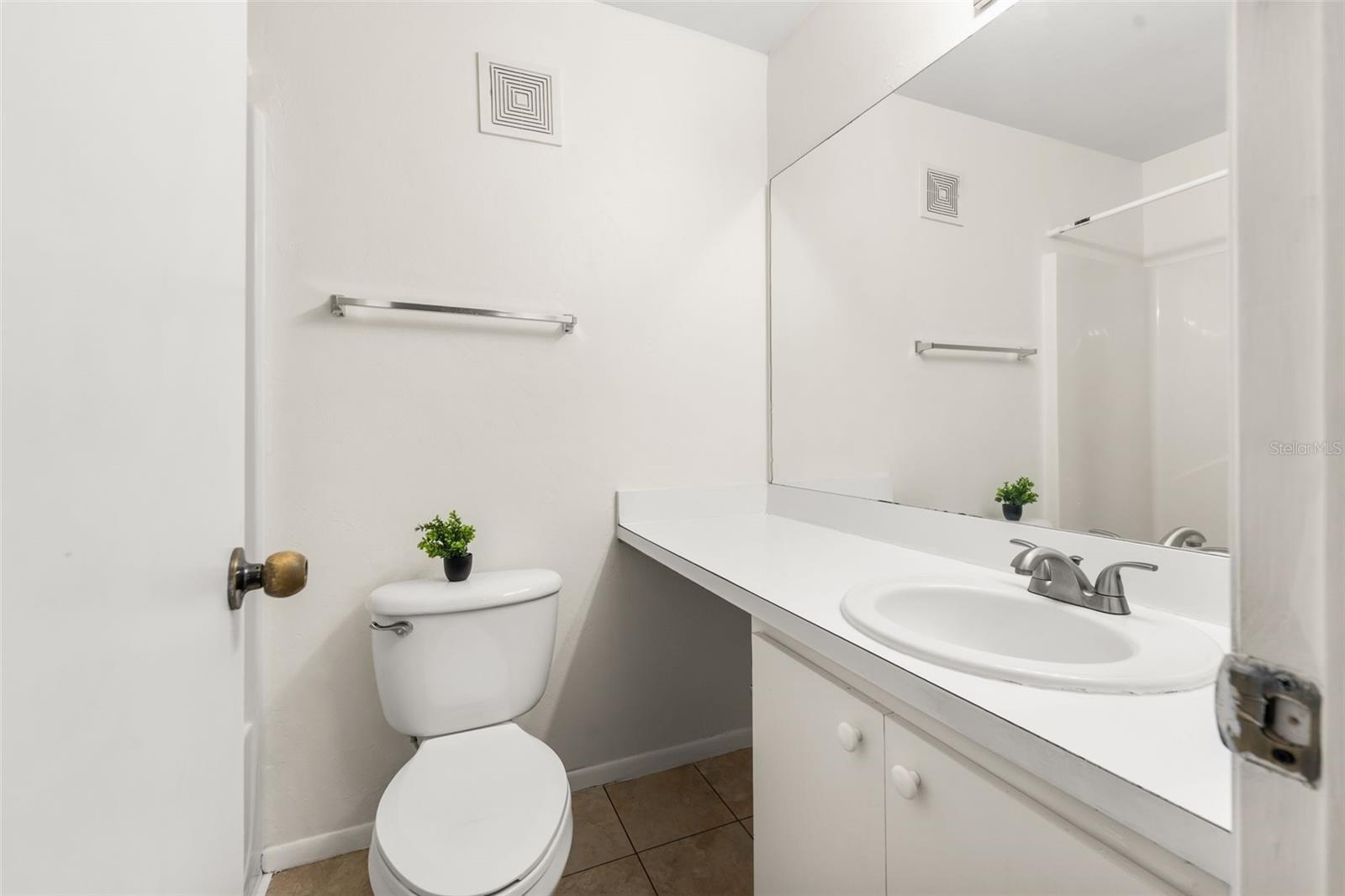 COUNTRYSIDE UNIVERSITY - Residential