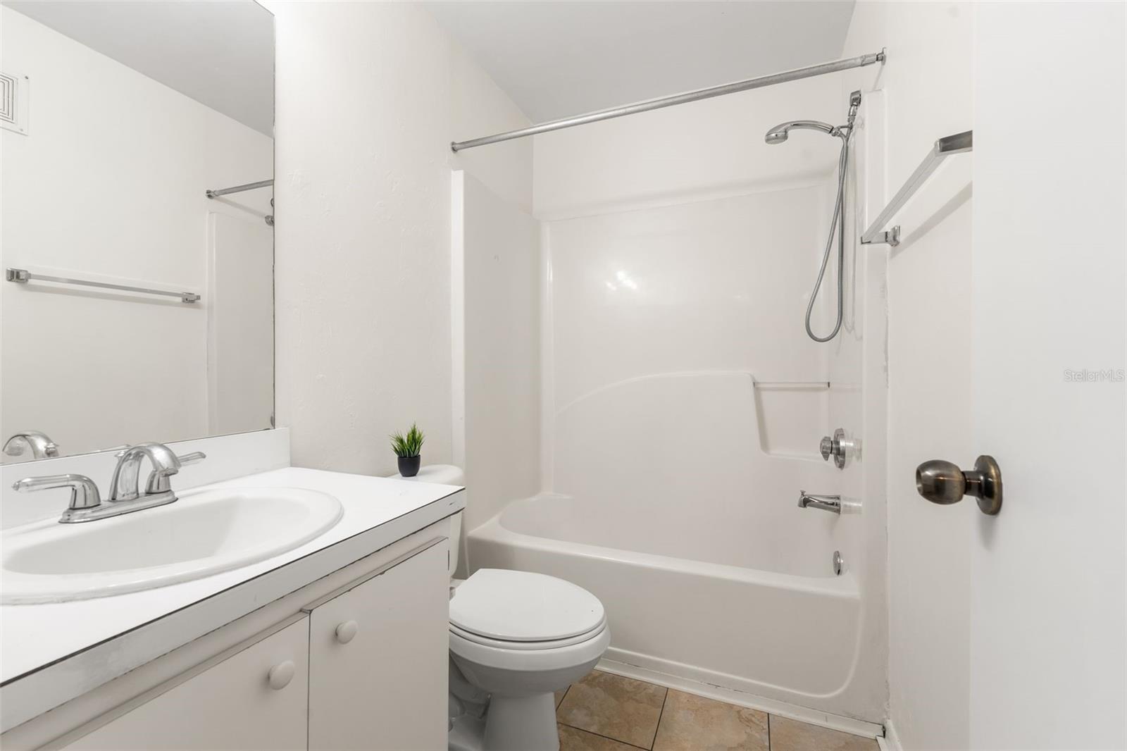 COUNTRYSIDE UNIVERSITY - Residential