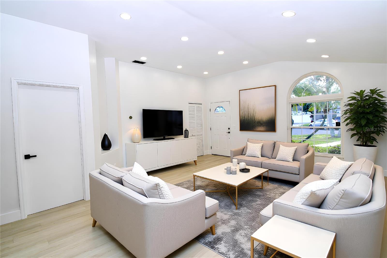 HUNTERS CREEK TR 350 PH 01 - Residential