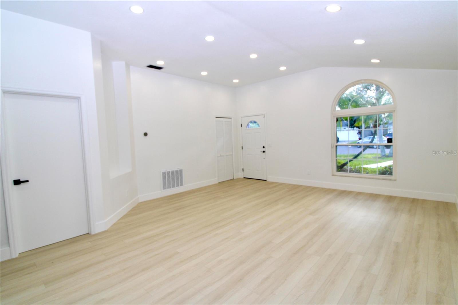 HUNTERS CREEK TR 350 PH 01 - Residential