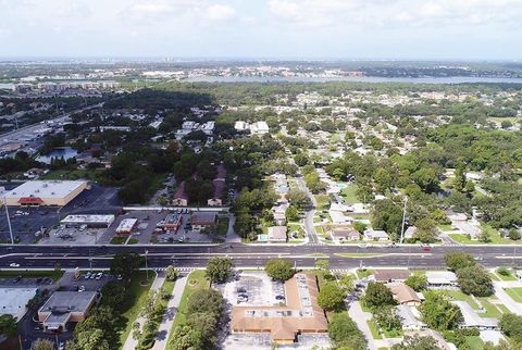 A home in SEMINOLE