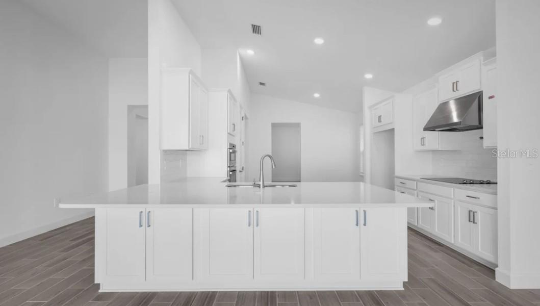 592 MOON SHELL CIRCLE