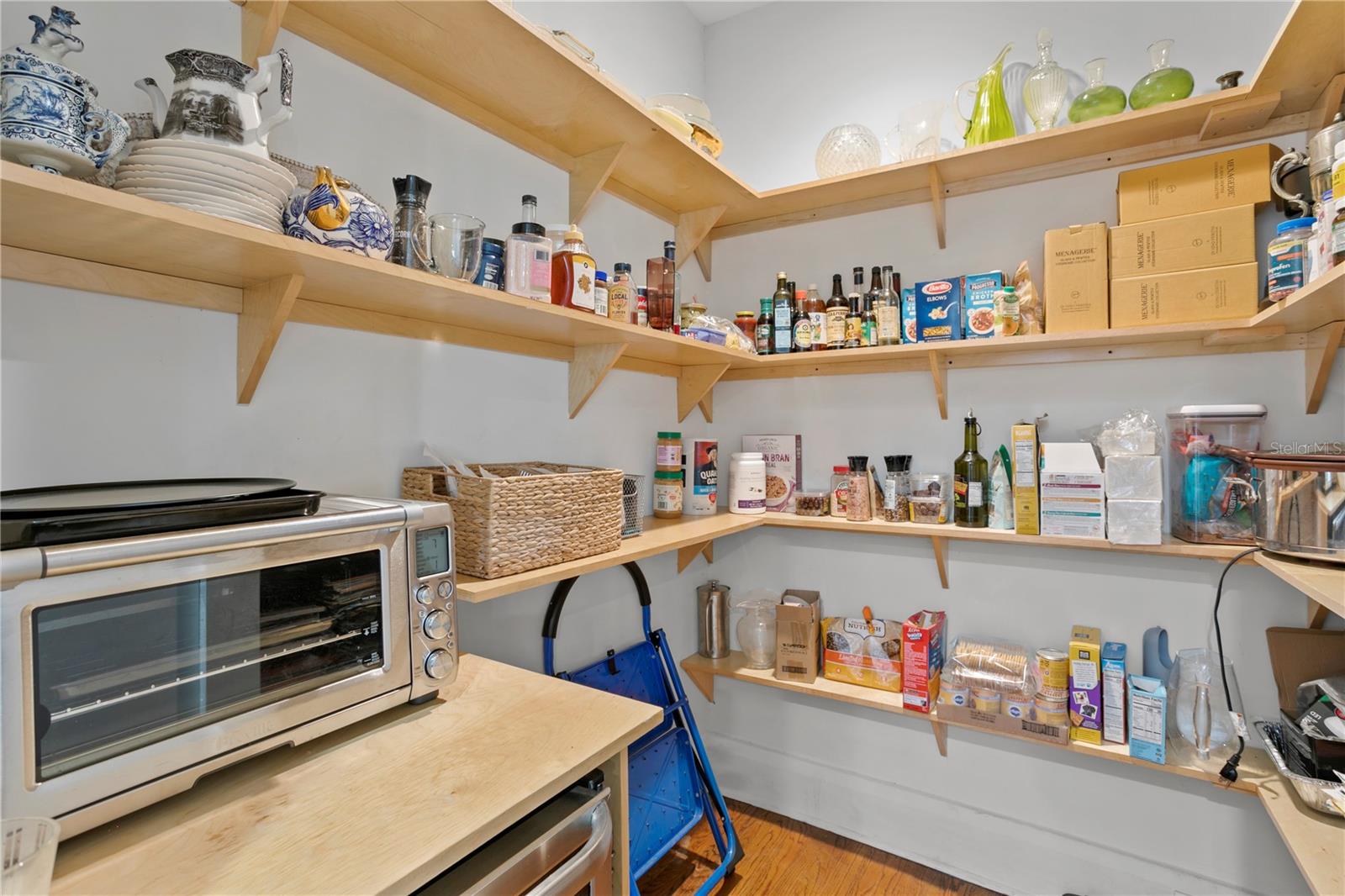 WEST NEW SUBURB BEAUTIFUL - Residential