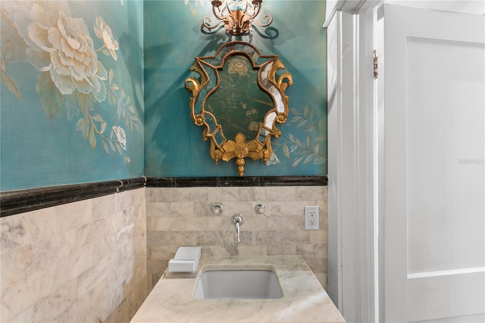 WEST NEW SUBURB BEAUTIFUL - Residential