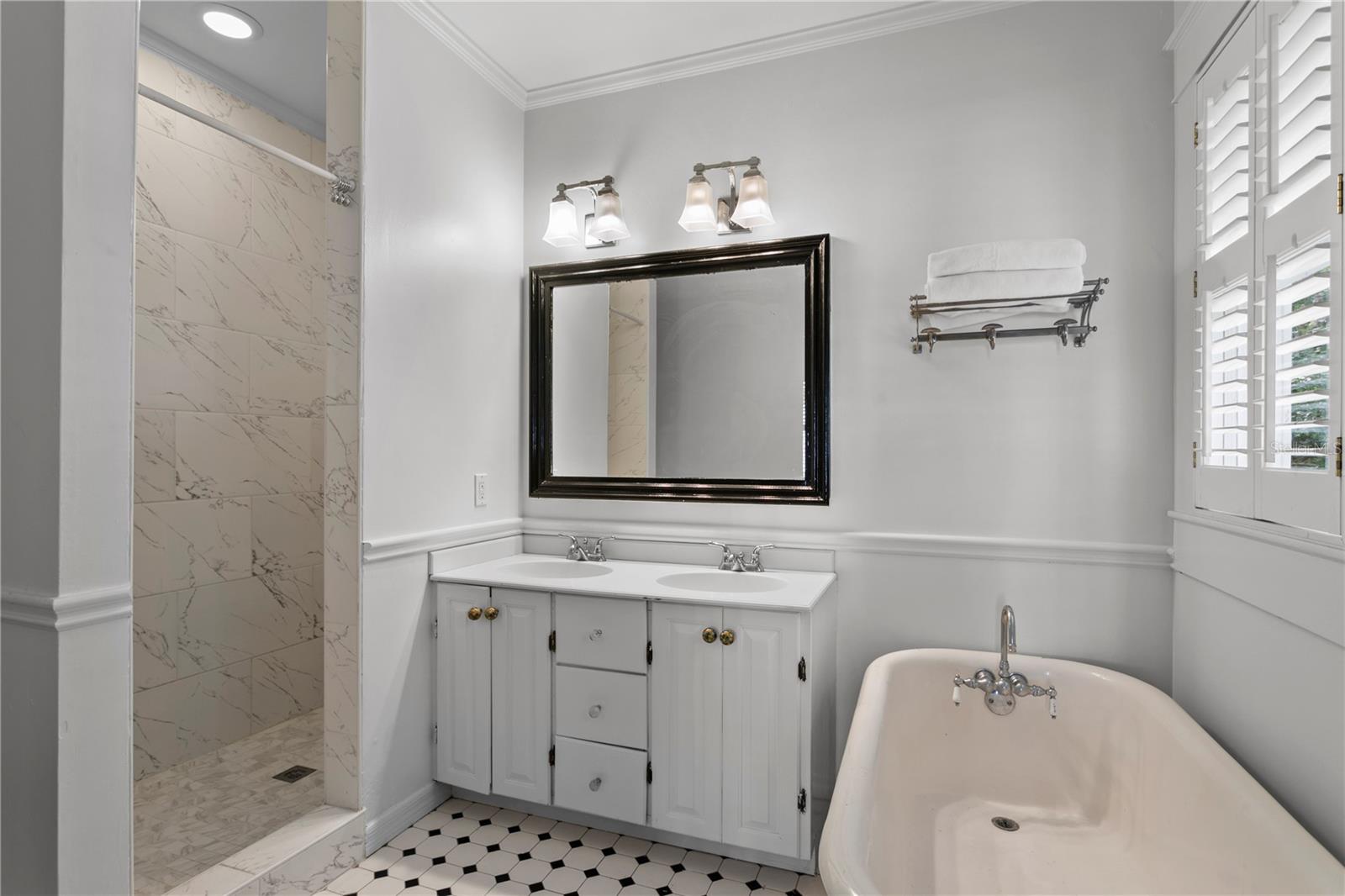 WEST NEW SUBURB BEAUTIFUL - Residential