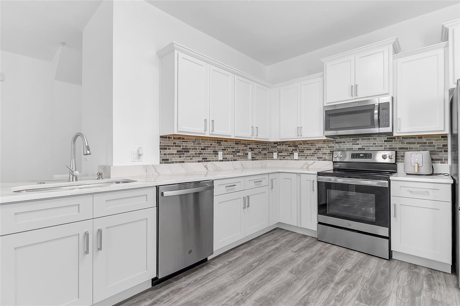 Search Properties for Sale 4 2280 BETSY ROSS LANE