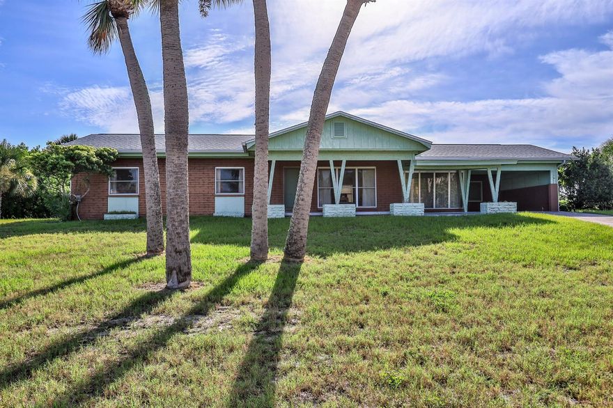 Vintage "creme de menthe" home on large lot. ;Water: City