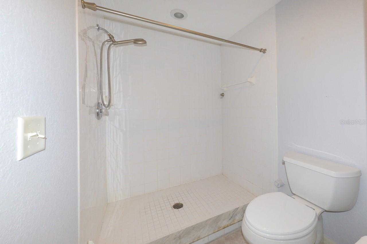 LAKES EDGE AT DEEP CREEK BLDG 02 - Residential