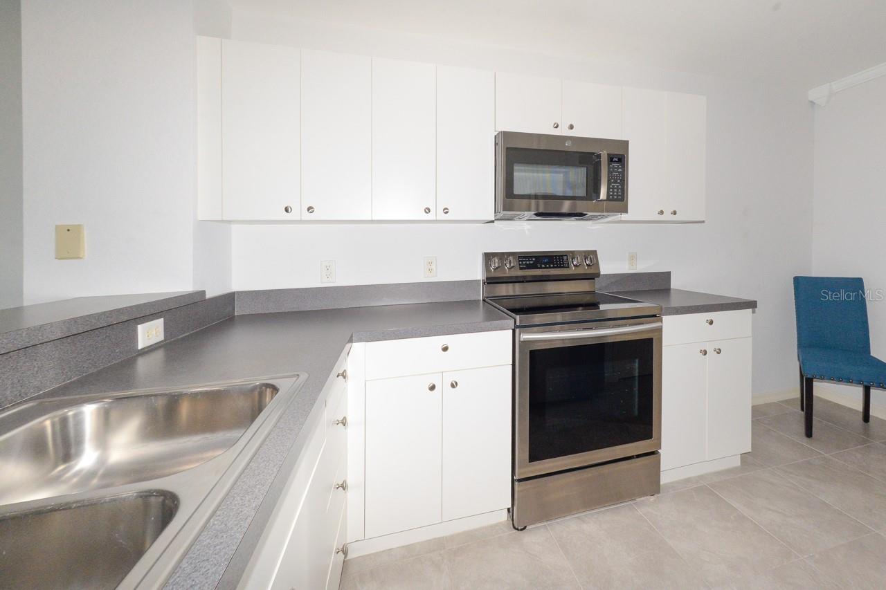 LAKES EDGE AT DEEP CREEK BLDG 02 - Residential