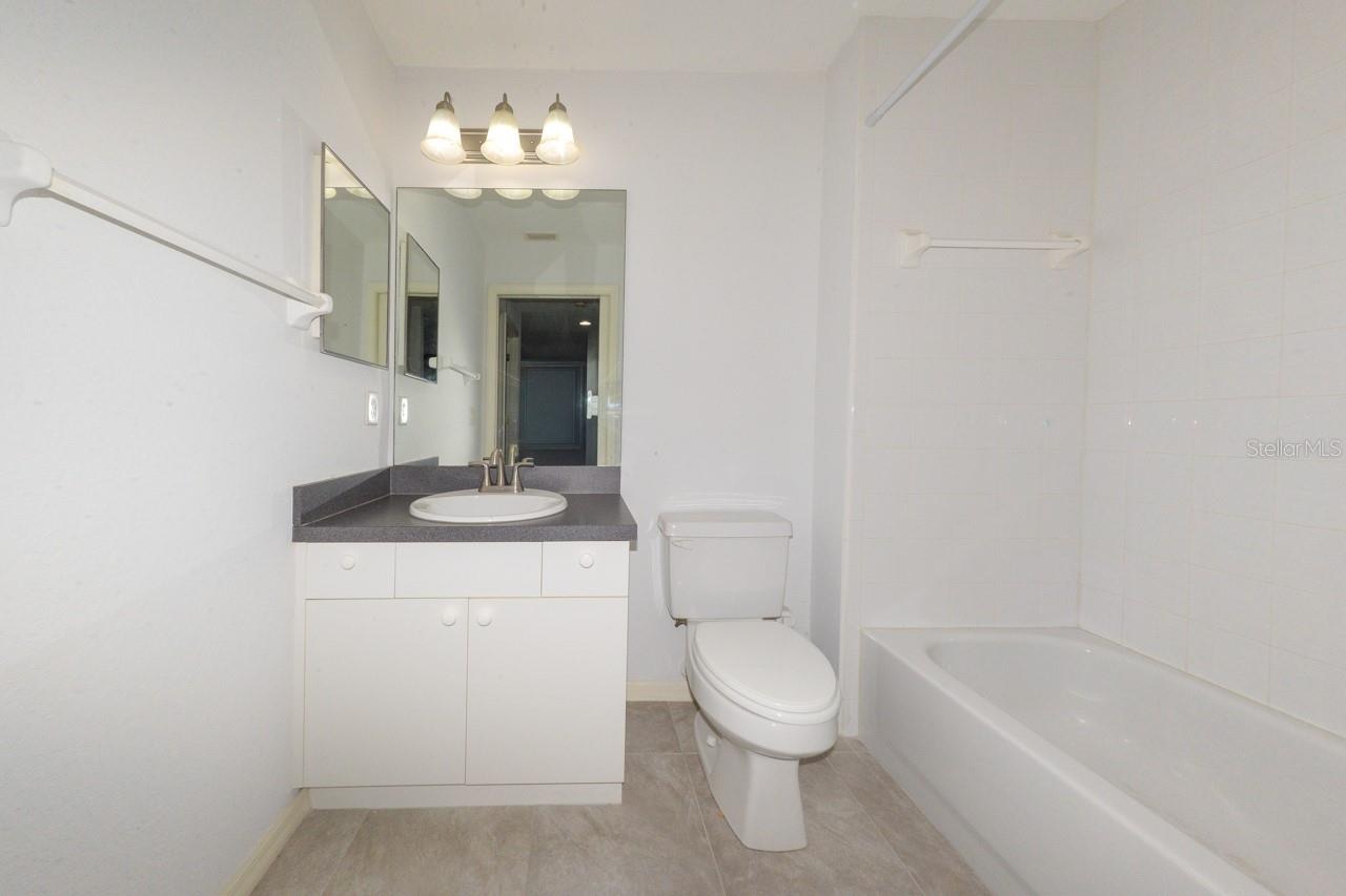 LAKES EDGE AT DEEP CREEK BLDG 02 - Residential