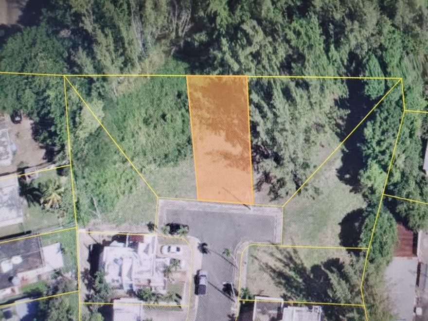 Beautiful lot located in  a quiet, semi-private residential community, near the main road. Perfect for building your dream home or as an investment. Approximate lot size 342.59 m2. Buyers are welcome to explore financing option with their bank. Contact listing agent Barbara Leon for more information or to schedule a showing,