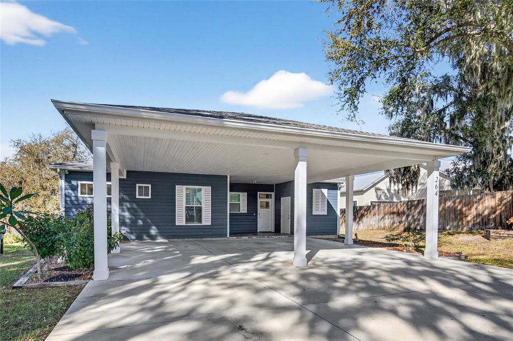 Photo of 260 S Central Avenue, Umatilla, FL 32784 (MLS # G5111095)