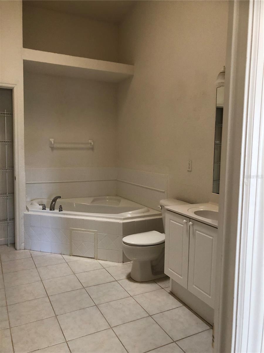 SEASIDE ESTATES - Residential Lease