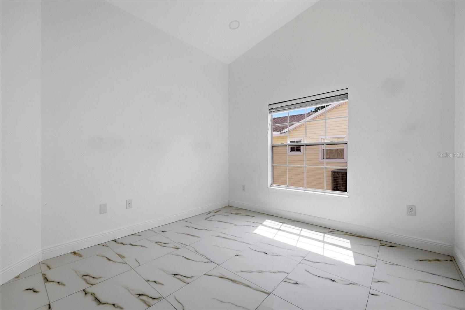 TROPIC SHORES - Residential