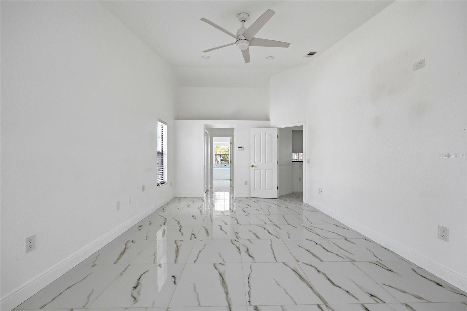 TROPIC SHORES - Residential