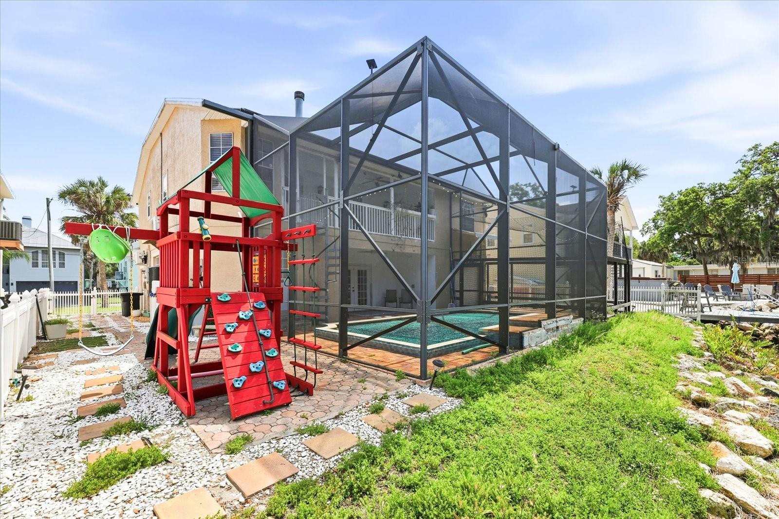 TROPIC SHORES - Residential