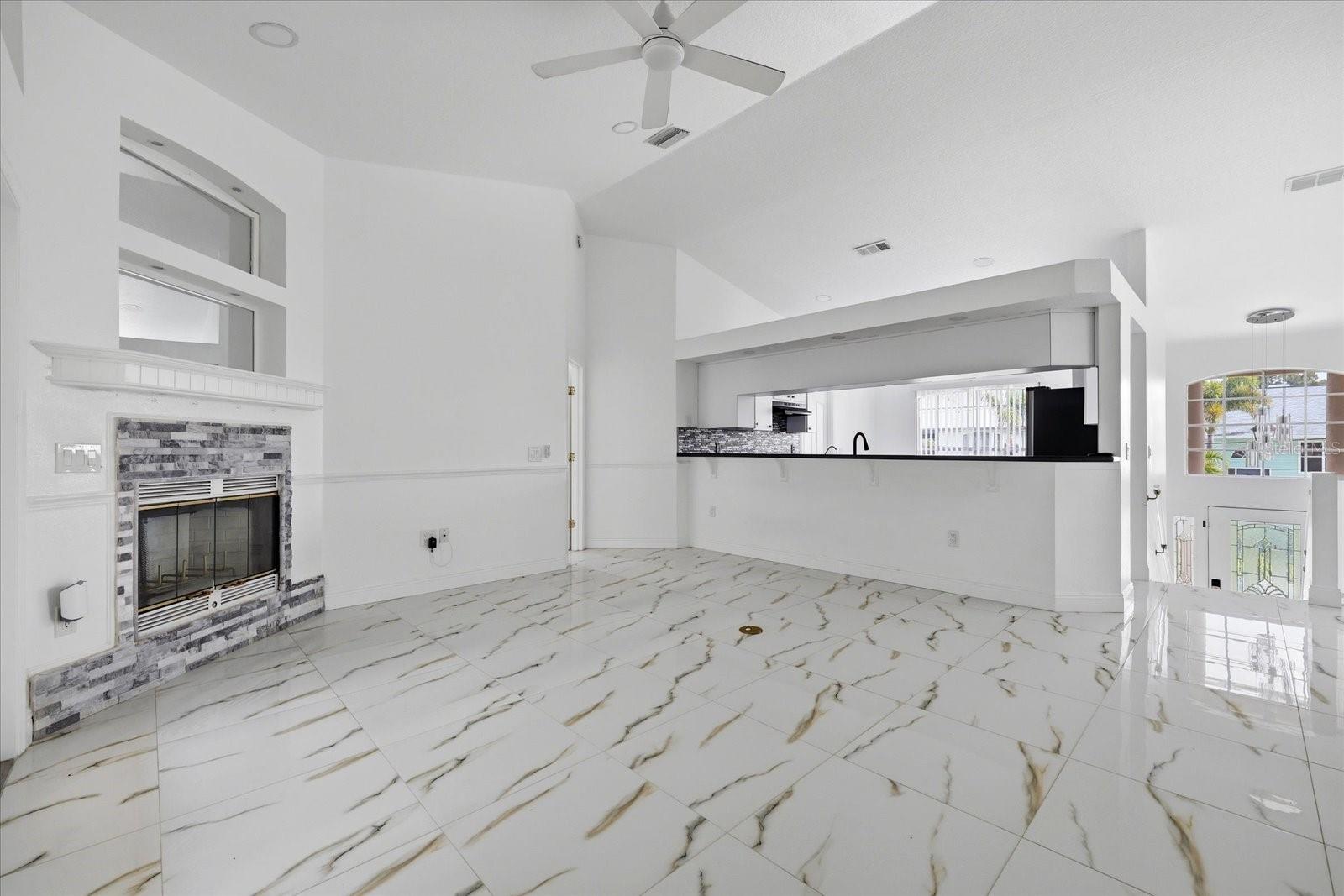 TROPIC SHORES - Residential