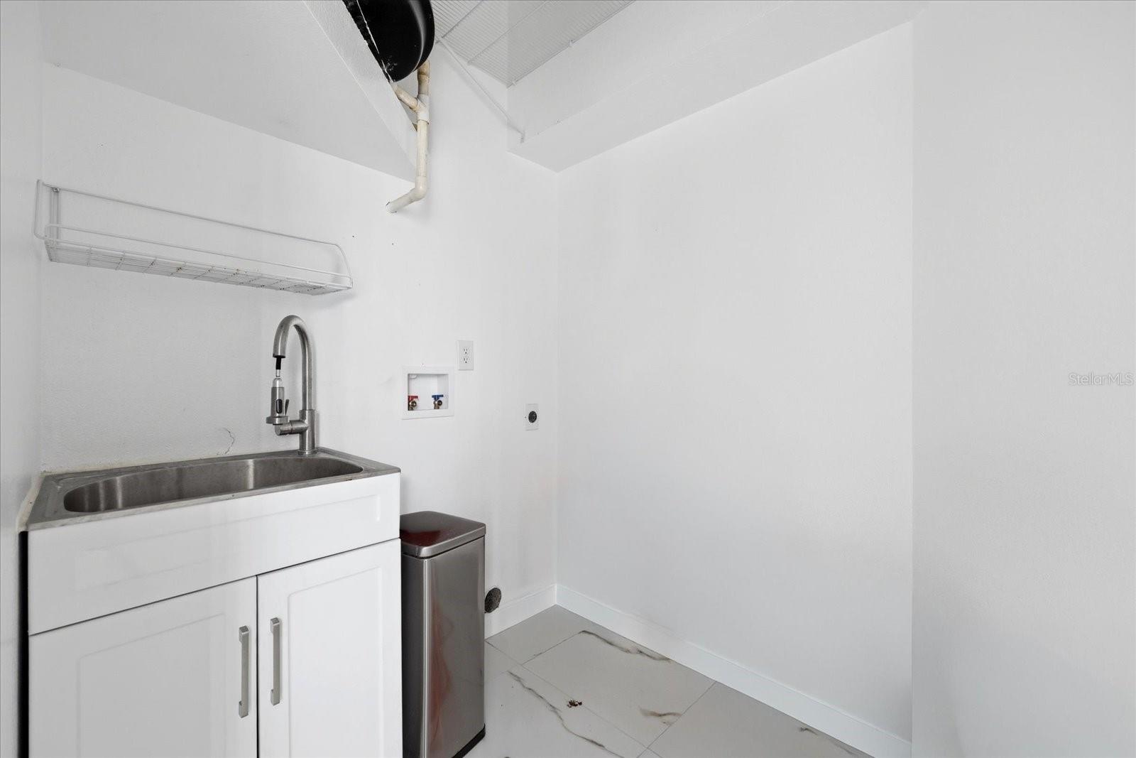 TROPIC SHORES - Residential