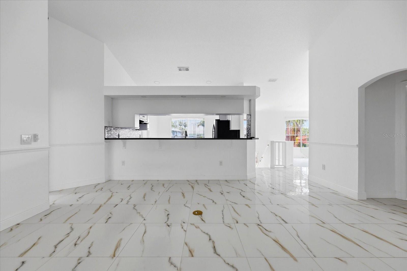 TROPIC SHORES - Residential