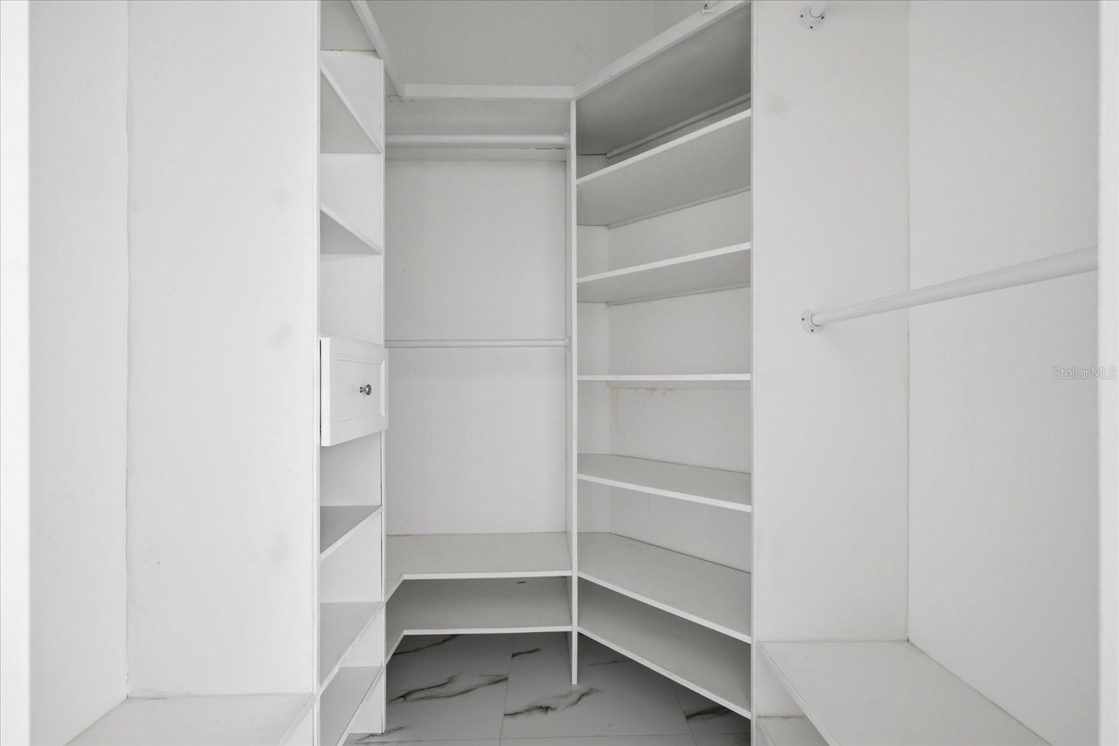 TROPIC SHORES - Residential