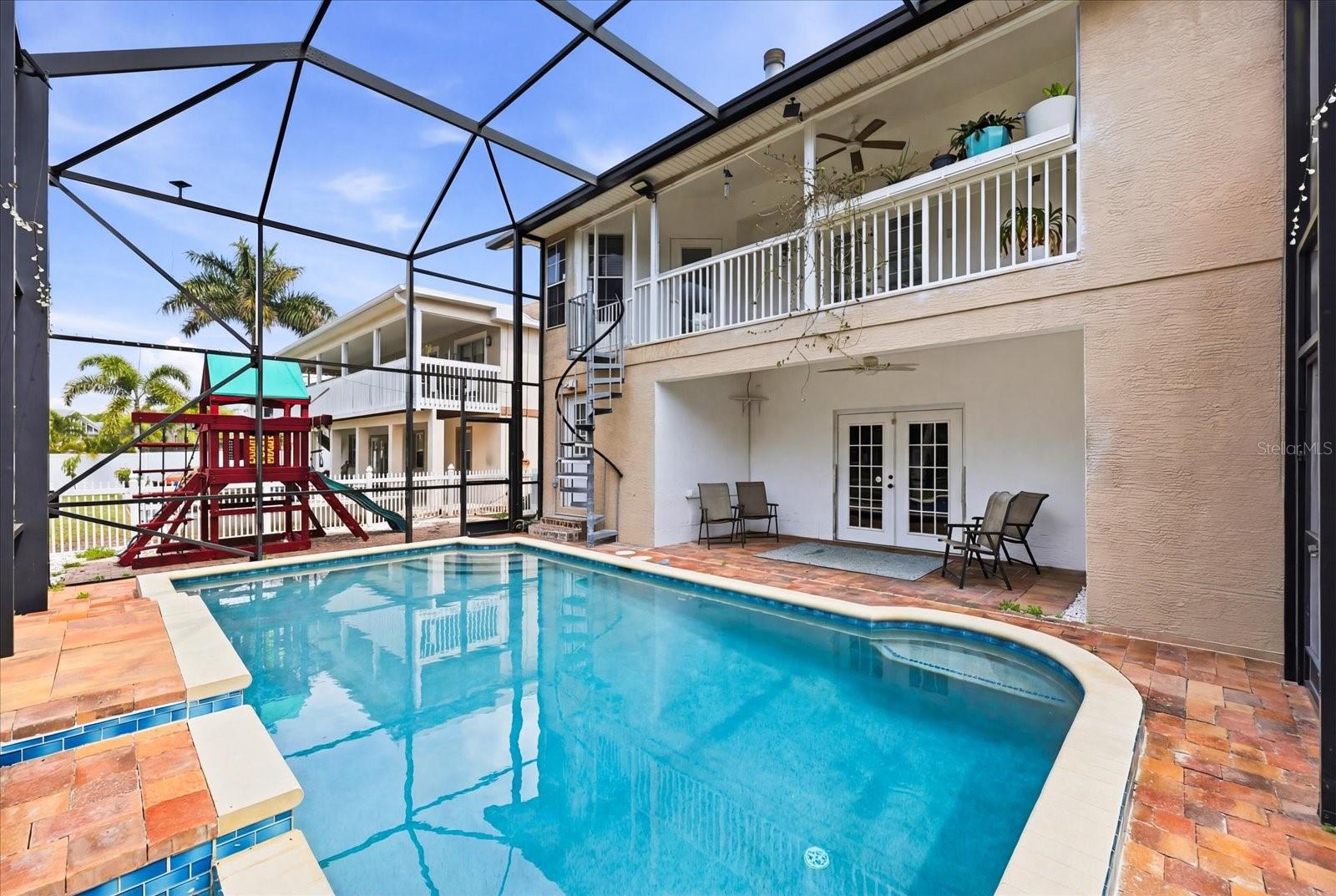 TROPIC SHORES - Residential