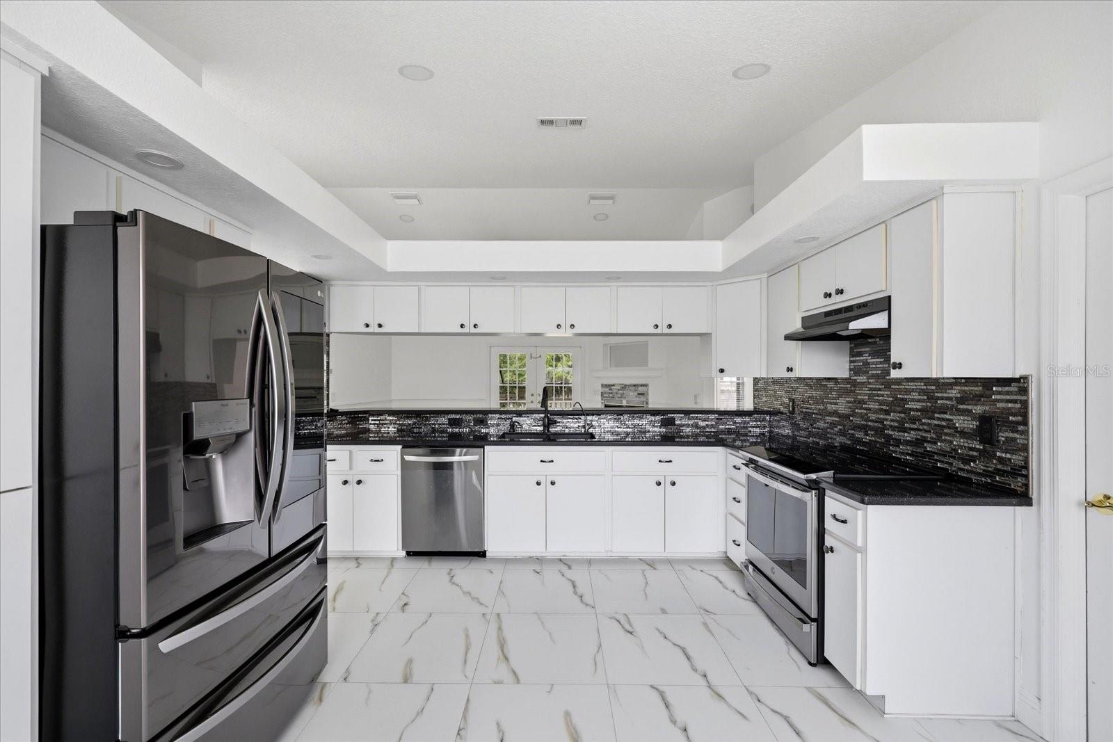 TROPIC SHORES - Residential