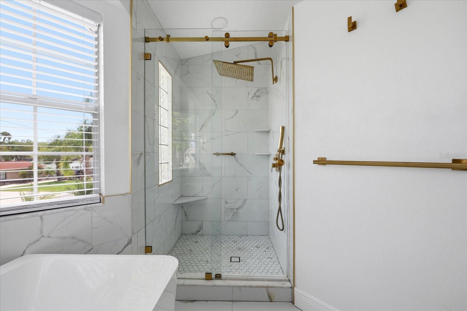 TROPIC SHORES - Residential