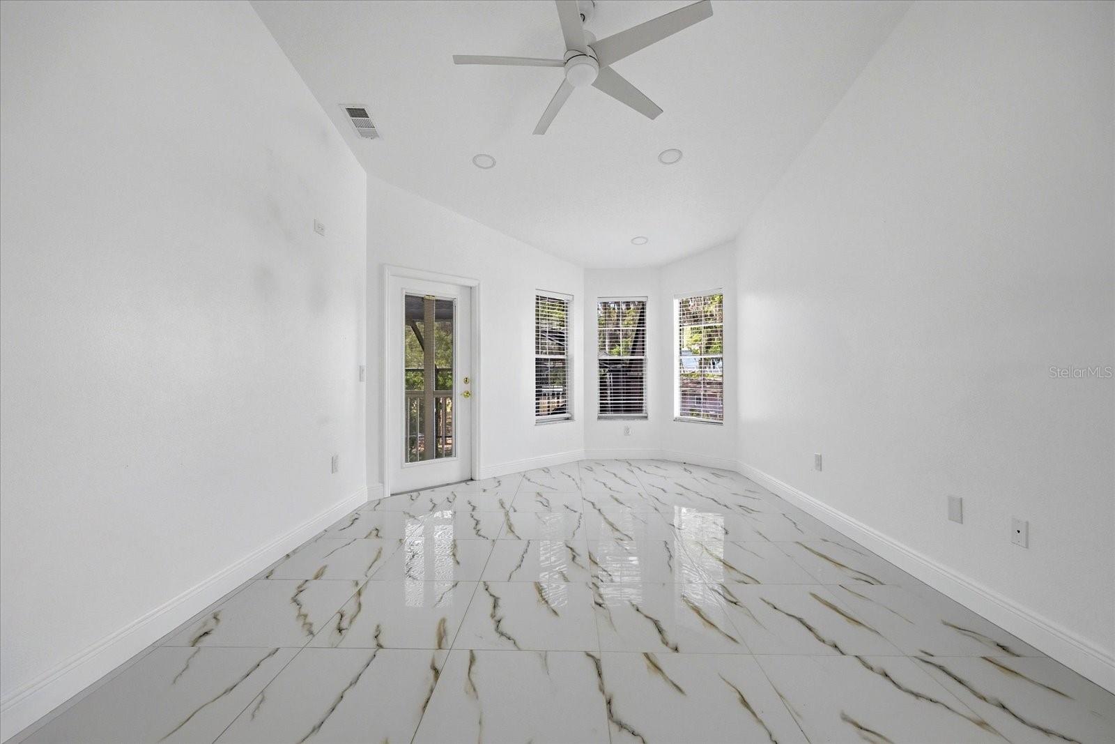 TROPIC SHORES - Residential