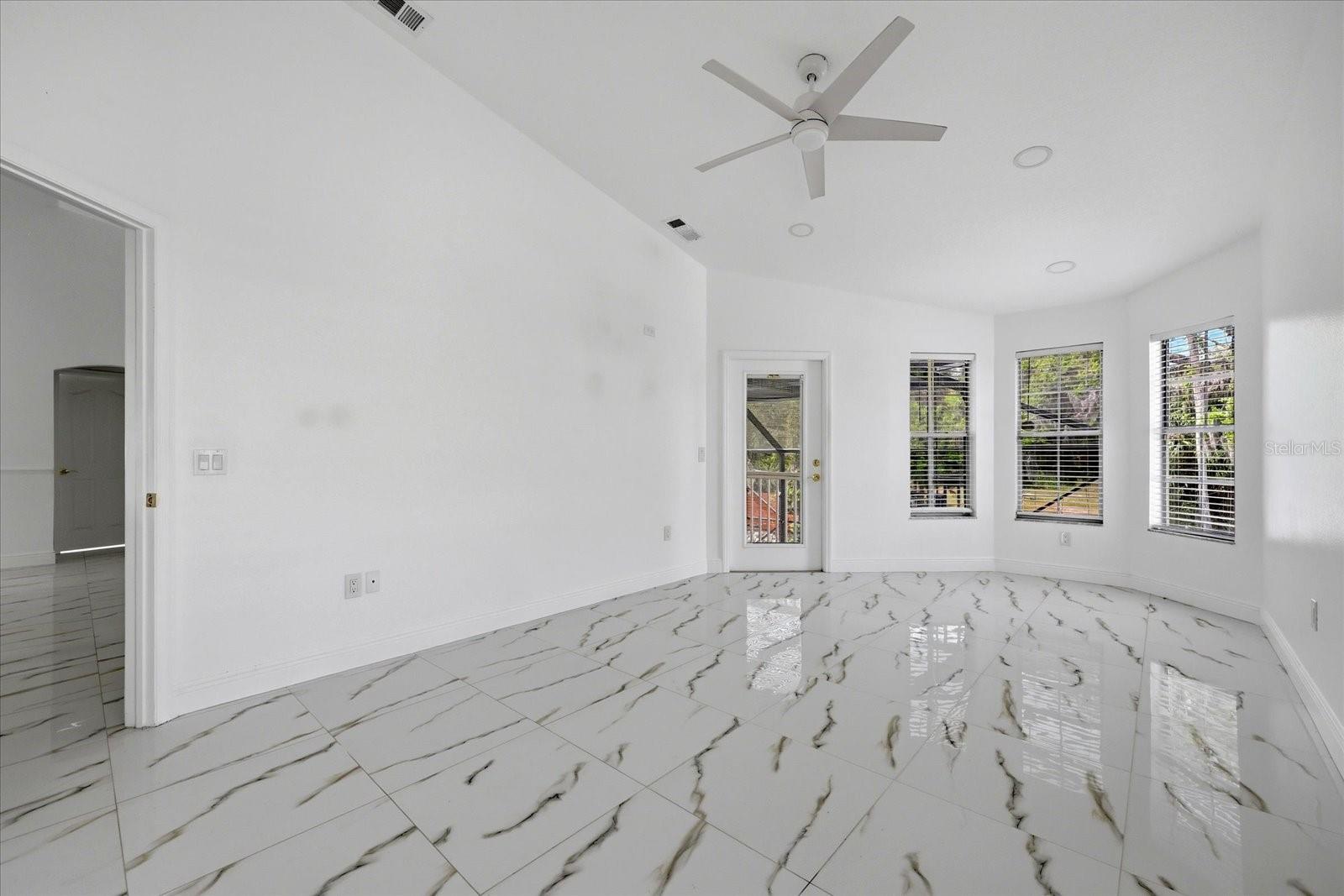 TROPIC SHORES - Residential