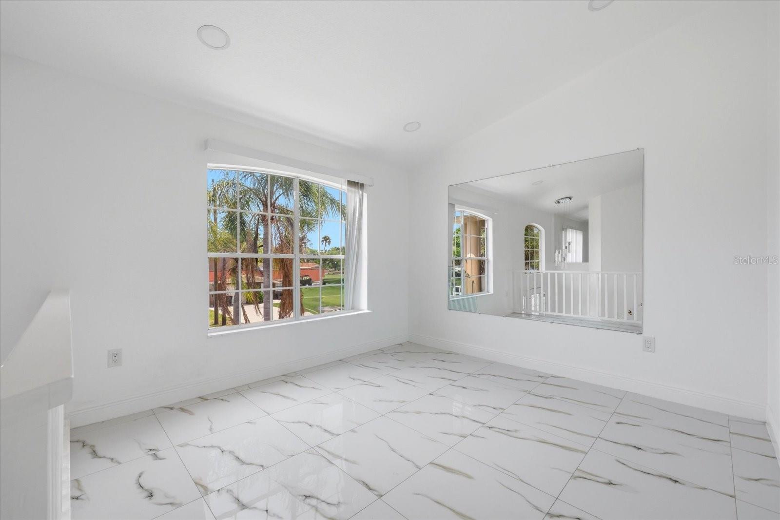 TROPIC SHORES - Residential