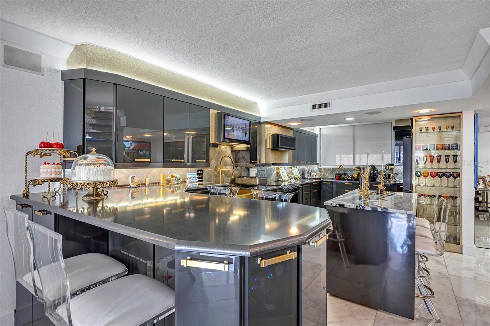 530 EAST CENTRAL CONDO - Residential Lease